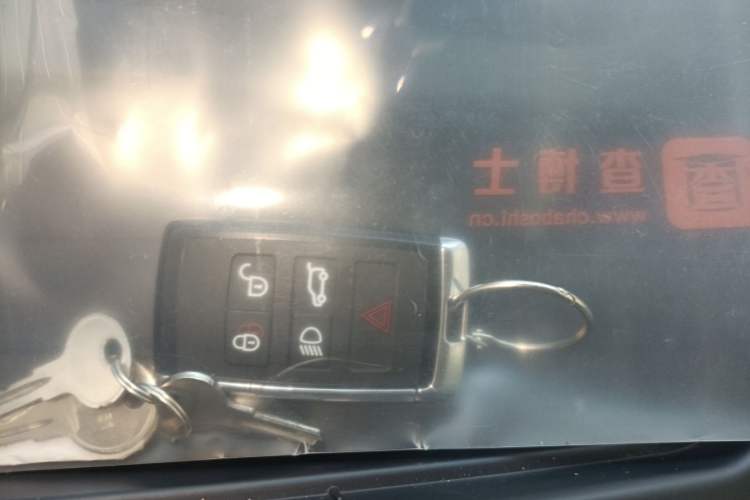 Used Land Rover Defender 2021 90 P400 Classic Reproduction Edition Vehicle Key