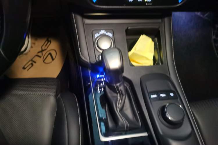 Used Lexus ES 2017 300h Mark Levinson Comfort Edition