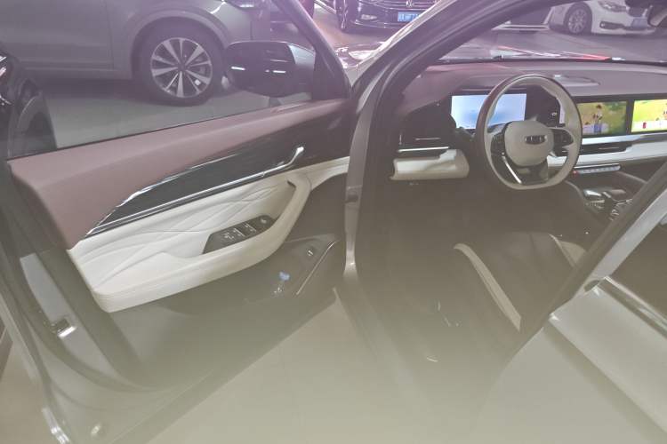 Used Geely Auto Monjaro L 2024 2.0TD High-Power Automatic Two-Wheel Drive Yunqi Version Driver Seat