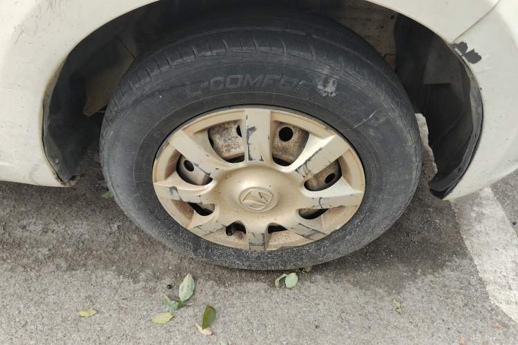 Used BAIC Weiwang M20 2015 1.2L economy version A122 Right Front Wheel Hub