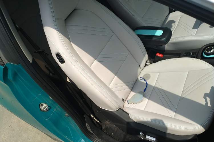 Used Chery QQ Little Ant 2021 200 000-Yuan Ant Fan Edition Talent Version NMC Battery 301 km Right Front Seat