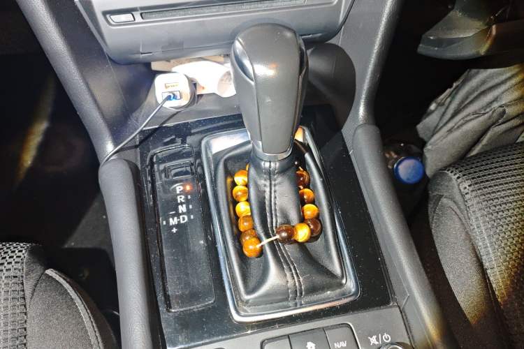 Used Mazda 3 Axela 2017 Hatchback 2.0L Automatic Luxury Model Emission Standard China V Gear Lever