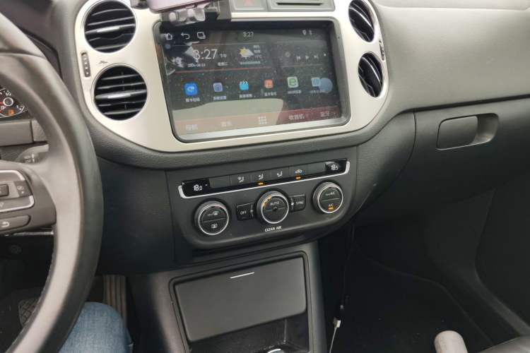 Used Volkswagen Tiguan 2017 300TSI Automatic Two-Wheel Drive Silk Road Comfort Edition Audio And AC Panel