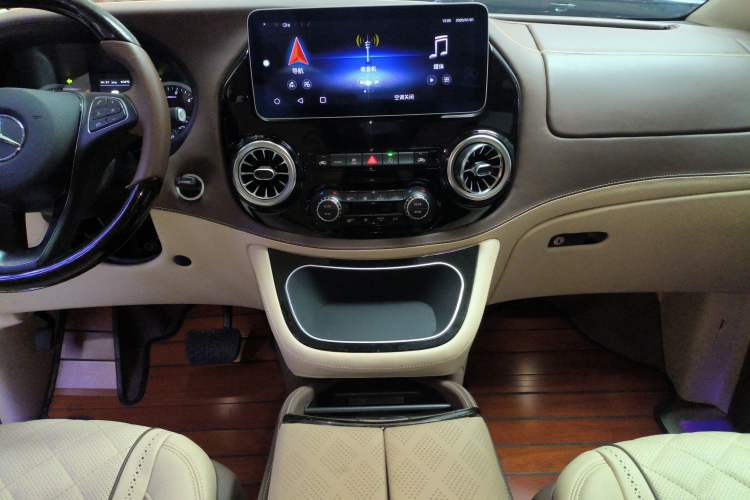 Used Mercedes-Benz Vito 2021 2.0T Business Version 7 Seats Audio And AC Panel