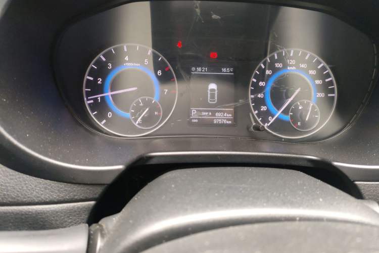 Used Dongfeng Fengon S560 2018 1.8L CVT Elite Model 7 Seats Odometer Close Up