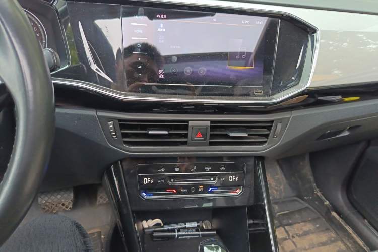 Used Volkswagen Tayron 2020 330TSI Two-Wheel Drive Luxury Smart Connectivity Version Audio And AC Panel