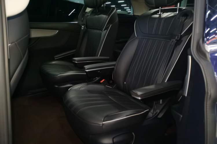 Used Roewe iMAX8 2022 Model 400TGI Exclusive Version for Key Accounts
