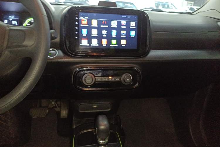 Used Roewe Clever 2021 302 km New Four-Seater Super-Efficient Version Audio And AC Panel