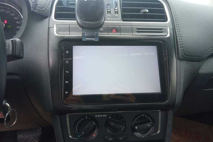 Used Volkswagen Polo 2016 1.6L Automatic Comfort Model Audio And AC Panel