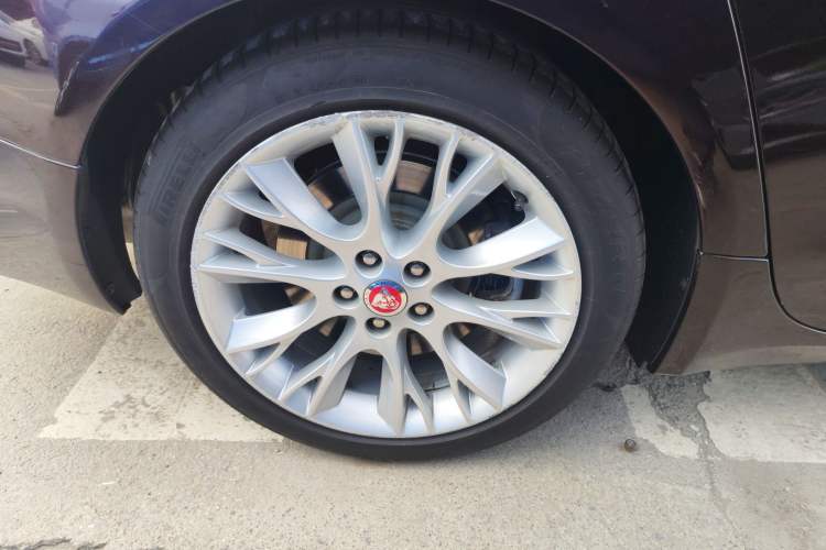 Used Jaguar XF 2015 XF 2.0T Luxury Edition Right Rear Wheel Hub