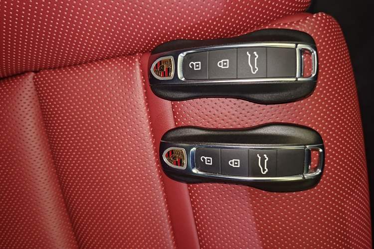 Used Porsche Cayenne 2025 Cayenne 3.0T Vehicle Key