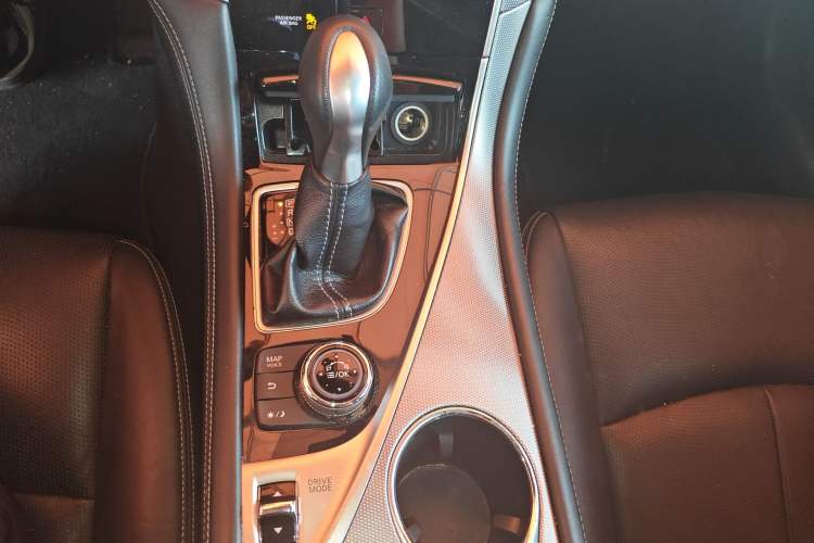 Used Infiniti Q50L 2016 2.0T Enjoyment Edition Gear Lever