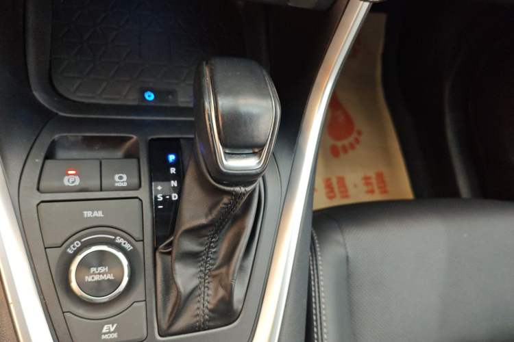 Used Toyota Wildlander 2023 Dual-Motor 2.5L E-CVT Four-Wheel Drive Prestige Edition Gear Lever