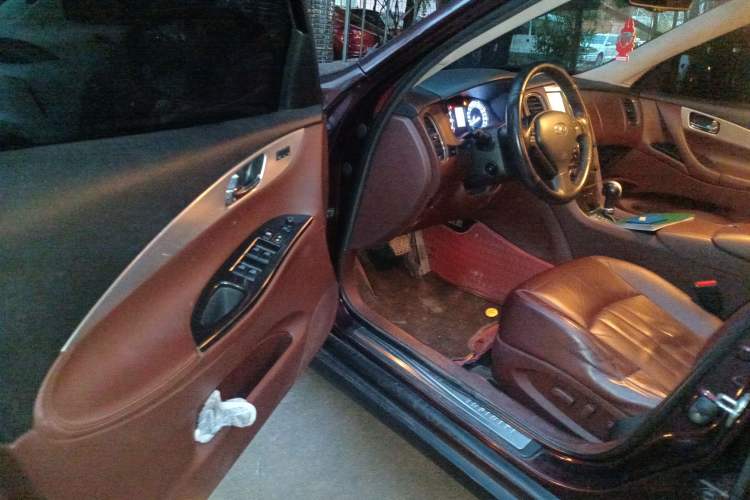 Used Infiniti QX50 2013 2.5L Two-Wheel-Drive Elegant Edition