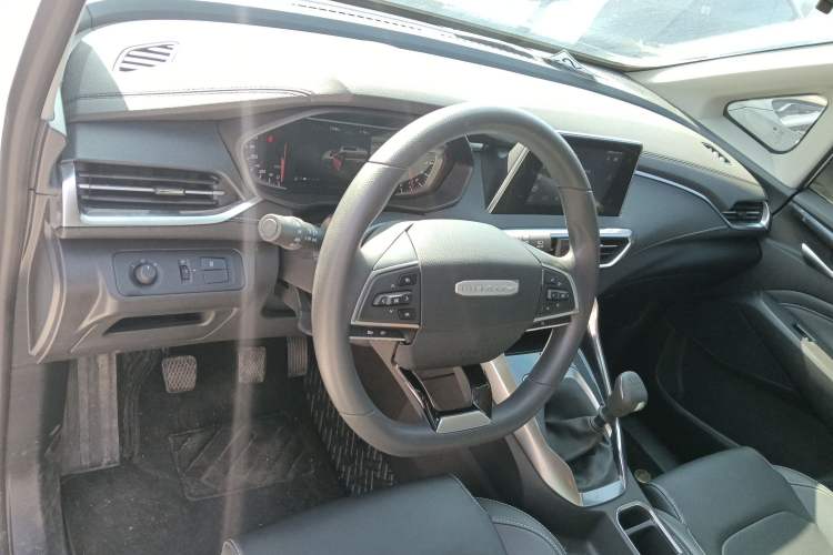 Used SAIC MAXUS G50 2022 1.5T Manual Comfort B Center Console