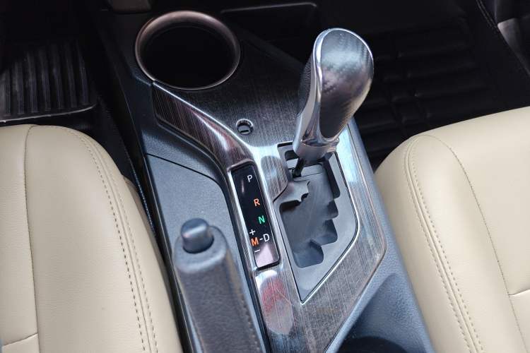 Used Toyota RAV4 2015 2.0L CVT Two-Wheel Drive Fashion Edition