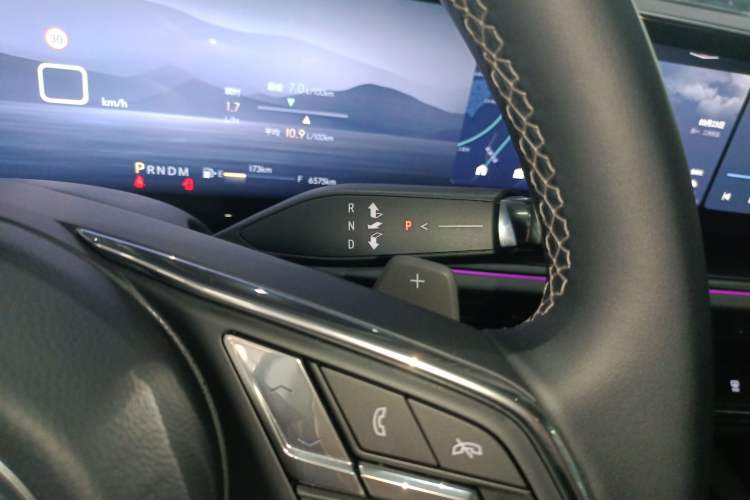 Used Buick Envision 2025 25T Entry-Grade Platinum Edition Gear Lever