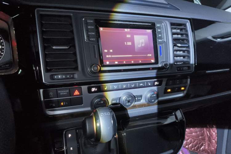 Used Volkswagen Multivan 2018 2.0 TSI 4x4 Prestige Edition 7-Seater Audio And AC Panel