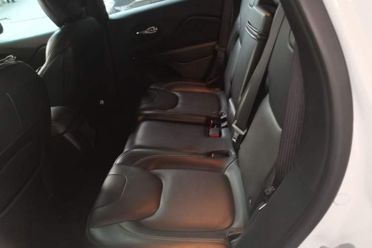 Used Jeep Cherokee 2016 2.4L Leading Edition
