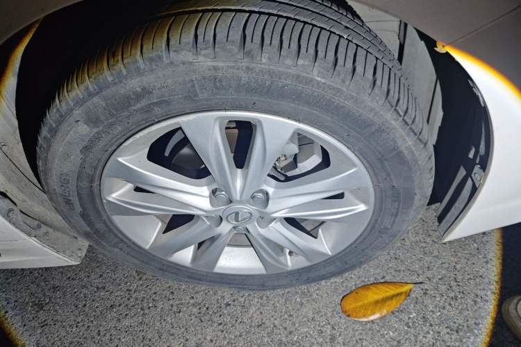 Used Lexus CT 2014 CT200h Elite Edition Monochrome Right Front Wheel Hub