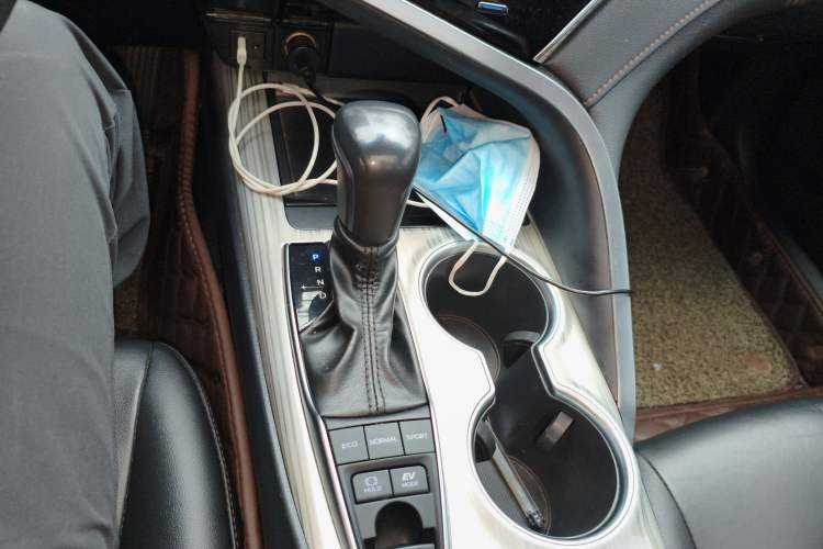 Used Toyota Camry 2019 Dual-Engine 2.5 HG Luxury Edition China VI Standard