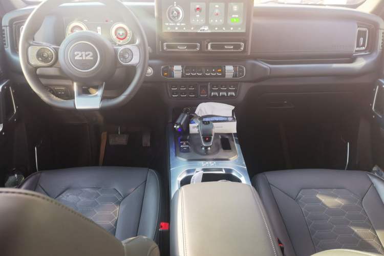 Used 212 T01 2024 2.0T Mechanic
