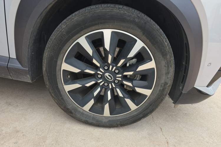 Used GAC Trumpchi EMKOO 2022 1.5T Supernova Max Edition Right Front Wheel Hub