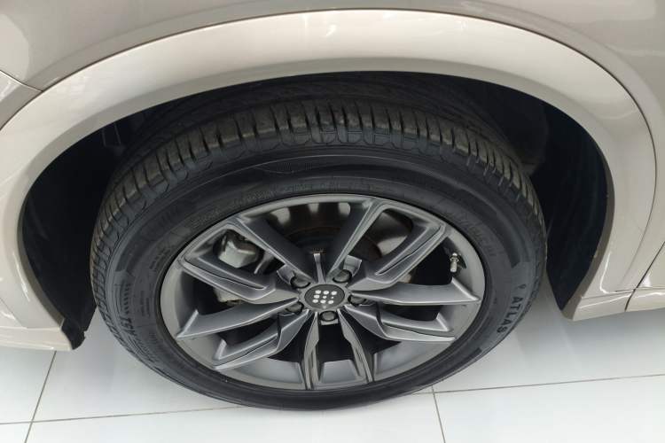 Used Landian E5 2023 1.5L DE-i 100KM Comfort Edition 7-Seater Left Front Wheel Hub