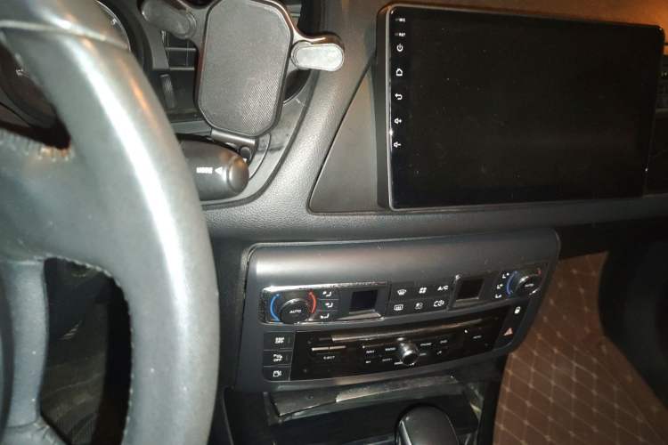 Used Citroen C5 2013 2.0L Automatic Luxury Model Audio And AC Panel