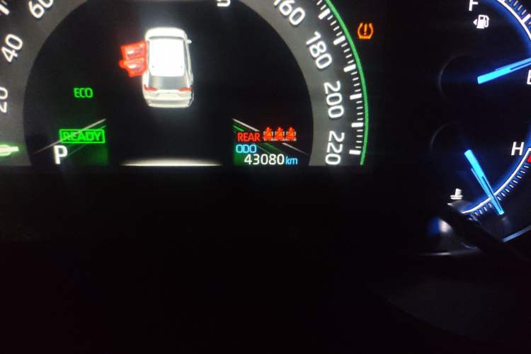 Used Toyota RAV4 2020 Dual-Engine 2.5L E-CVT 4x4 Elite PLUS Edition Odometer Close Up