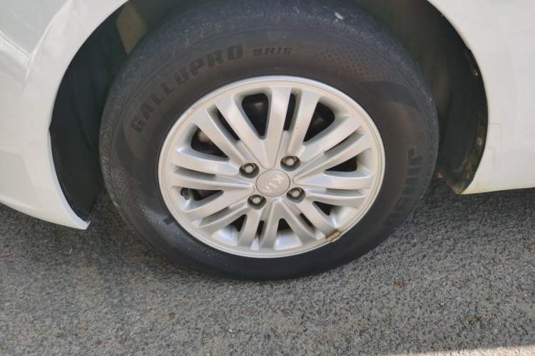 Used Kia K2 2012 Hatchback 1.4L Automatic Cool Edition Left Front Wheel Hub