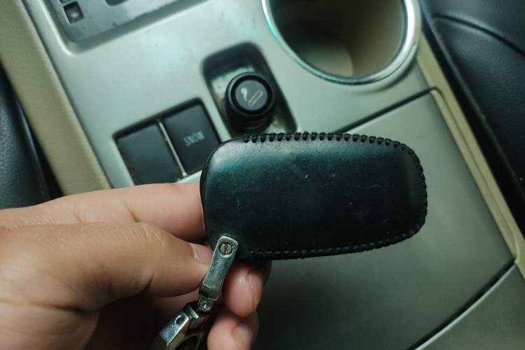 Used Toyota Highlander 2012 2.7L Two-Wheel Drive 7-Seater Luxury Edition Vehicle Key