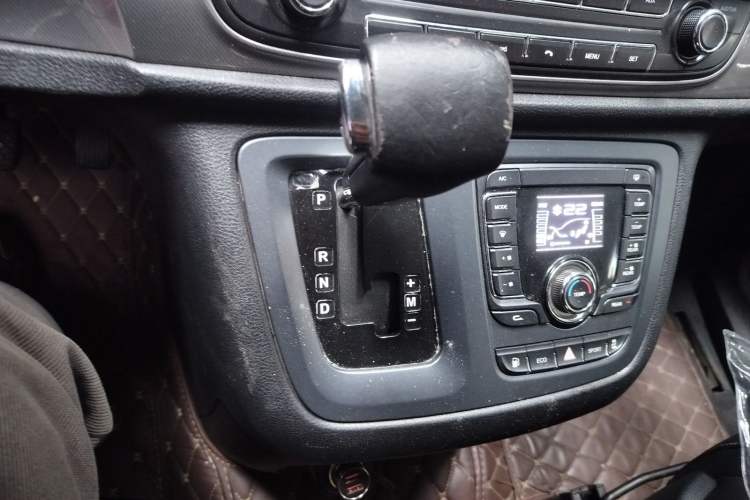 Used SAIC MAXUS G10 2016 2.0T Automatic Elite Edition Gear Lever