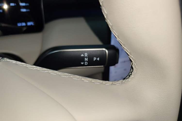 Used Nio ET5T 2025 75 kWh Touring Gear Lever