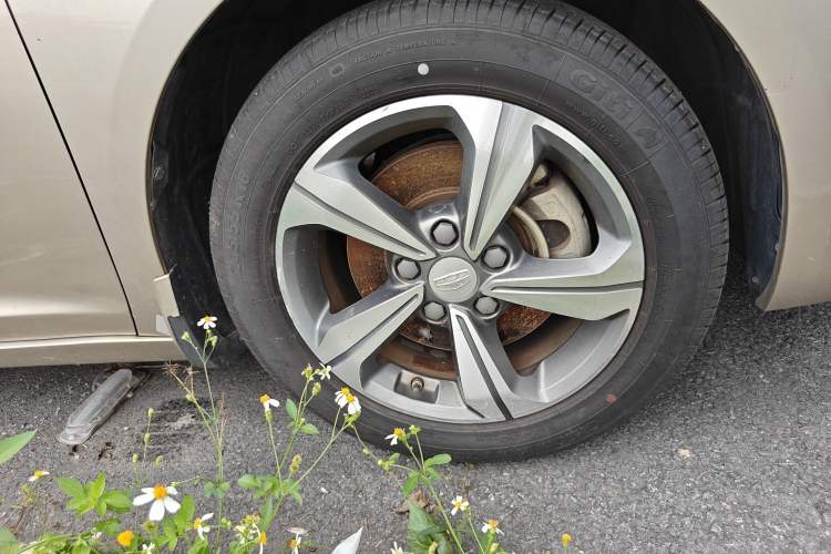 Used Geely Auto Emgrand GL 2017 1.8L Manual Elite Model Right Front Wheel Hub