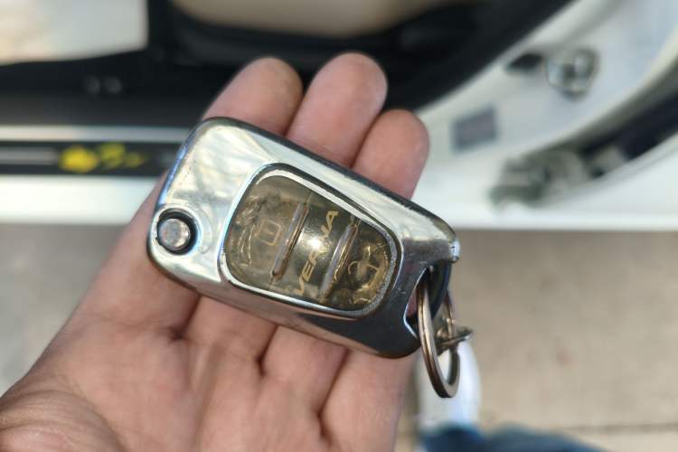 Used Hyundai Verna (older generation) 2016 1.4L Automatic Smart GLS Vehicle Key