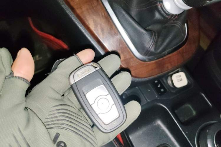 Used Haval H6 2015 Revised Version Sport Edition 1.5T Manual Transmission Two-Wheel Drive Elite Grade Vehicle Key