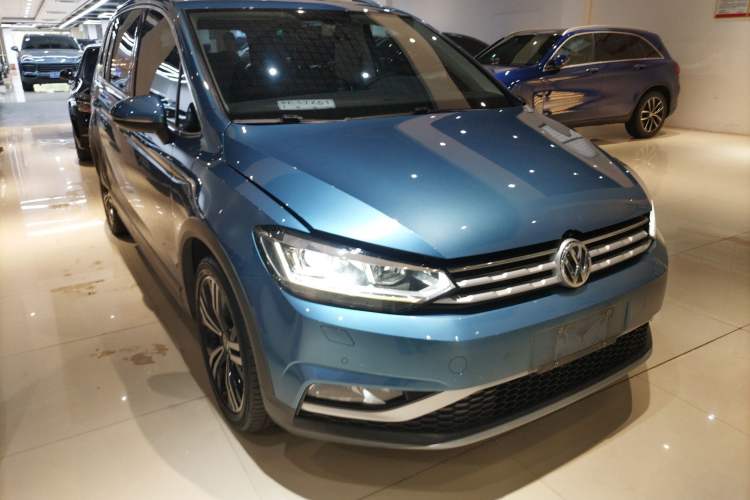 Used Volkswagen Touran 2018 Volkswagen Touran L 280TSI DSG Boundary Edition 7 Seats China VI Standard
