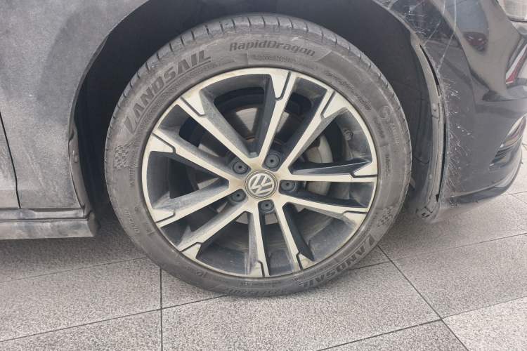Used Volkswagen Golf 2017 280TSI Automatic R-Line Million-Vehicle Commemorative Edition Right Front Wheel Hub