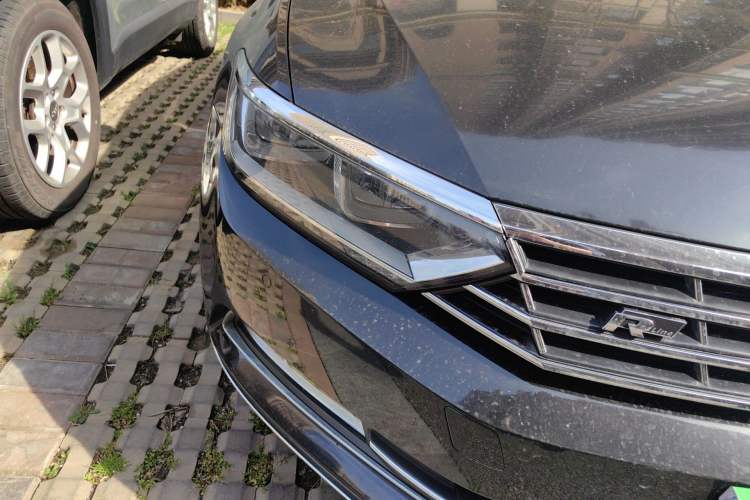 Used Volkswagen Magotan 2017 330TSI DSG Luxury Model Right Front Headlight