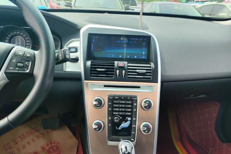 Used Volvo XC60 2017 T5 Smart Upgrade Edition Audio And AC Panel