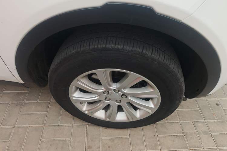 Used Land Rover Discovery Sport 2017 2.0T SE Right Front Wheel Hub