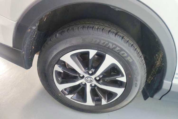 Used Toyota RAV4 2016 2.0L CVT Two-Wheel Drive Fashion Edition China V Standard Exterior 5