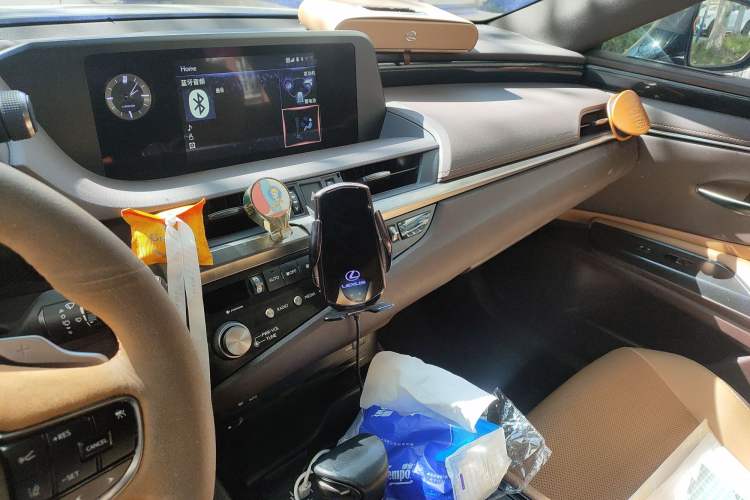 Used Lexus ES 2020 300h Premier Edition