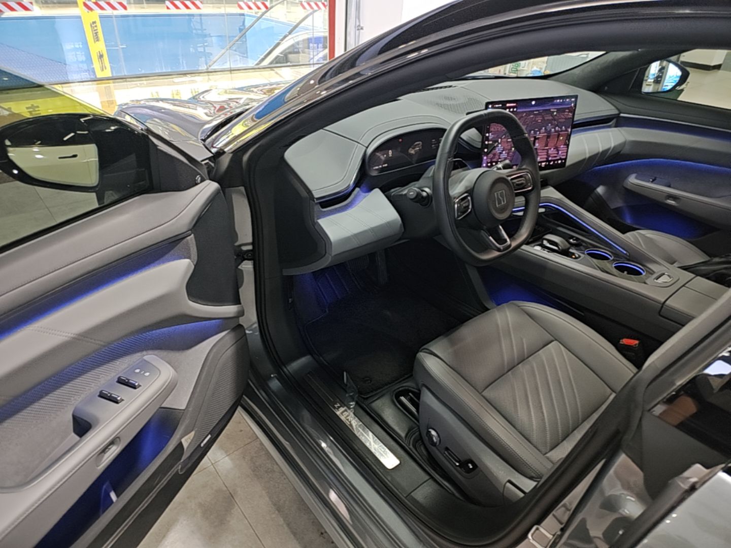 Zeekr 001 2024 YOU Edition 100 kWh All-Wheel Drive — снимка 18