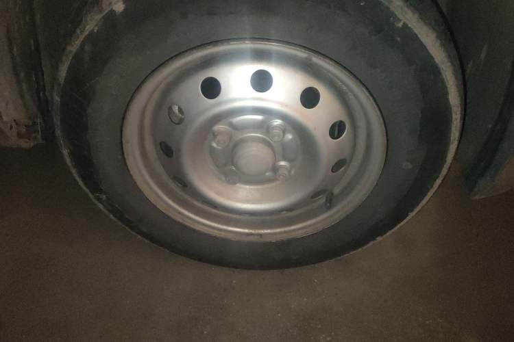 Used Wuling Rongguang V 2019 1.5L Van - Utility Model Right Front Wheel Hub