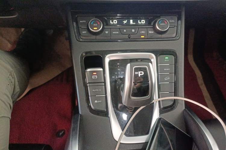 Used Geely Auto Emgrand X7 Sport 2021 Million Edition 1.8TD DCT Two-Wheel Drive Luxury Model
