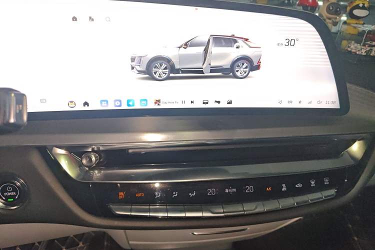 Used Cadillac LYRIQ 2022 Rear-Drive Long-Range Luxury Edition Audio And AC Panel