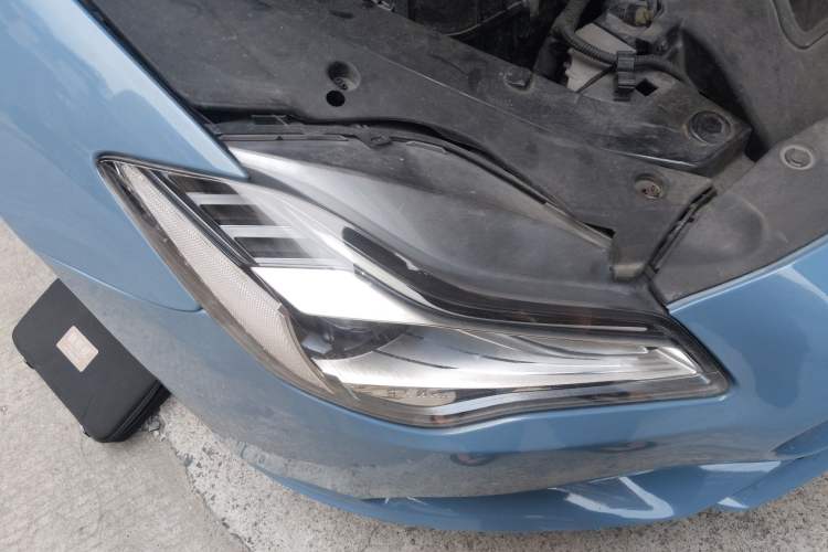 Used Maserati President 2013 3.0T Standard Model Right Front Headlight