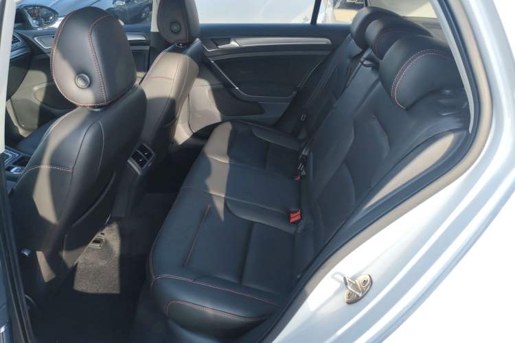 Used Volkswagen Golf 2017 1.6L Automatic Comfort Million-Vehicle Anniversary Edition
